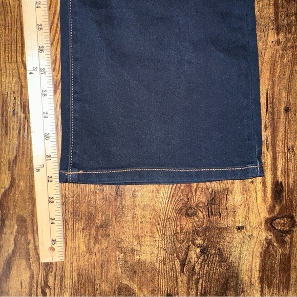 No Boundaries Women's Juniors 17 Blue High Rise Mom Dark Wash Relaxed Fit Denim - Picture 9 of 9